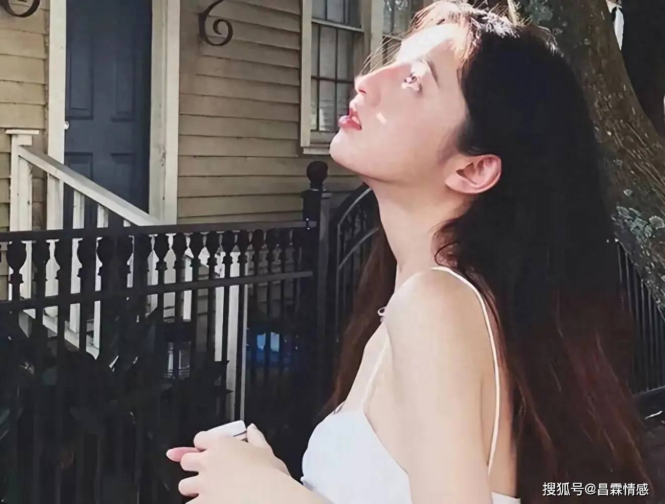 澳门王中王论坛开奖资料_一双丝袜，人均180，我的女儿被一群男人拼团了  第3张