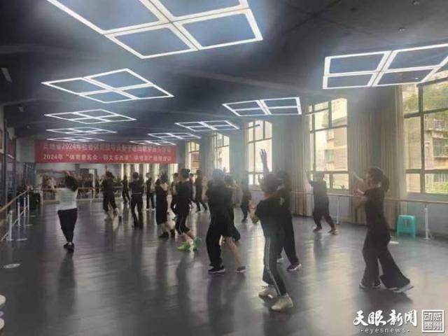 2024澳门历史记录查询_霍启刚将率31名香港中学生赴天津开展体育交流  第1张