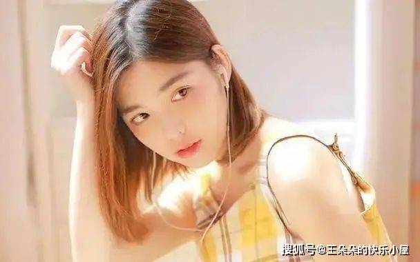 2024年76期新奥彩精选特图_一双丝袜，人均180，我的女儿被一群男人拼团了  第1张